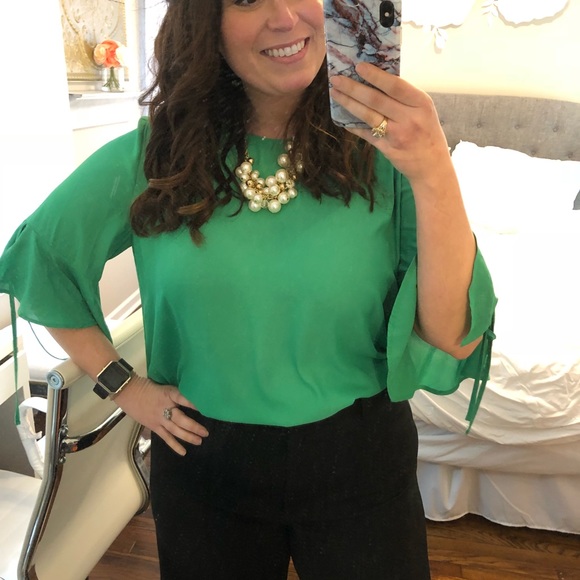 Gibson Tops - 💸PRICE DROP💸 Gibson & Latimer green crepe top